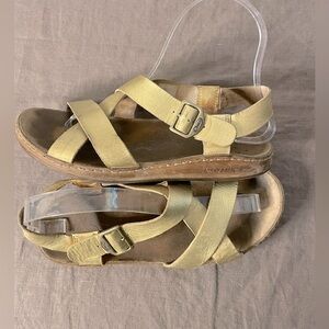 Chaco Wayfarer Gold Leather Sandals Sz 8 Summer Beach Vacation Travel Outdoor